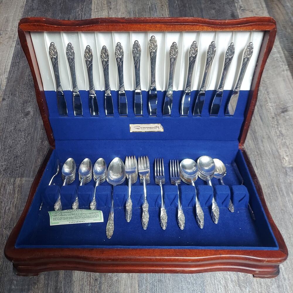 Vintage Community Morning Star Silverplate Flatware Set in Wood Chest